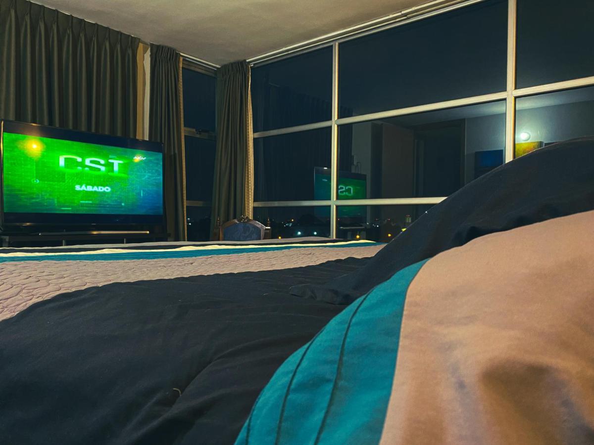 2 Rooms, 1 King Size bed, 64 Smart HDTV Guatemala-Stad Buitenkant foto