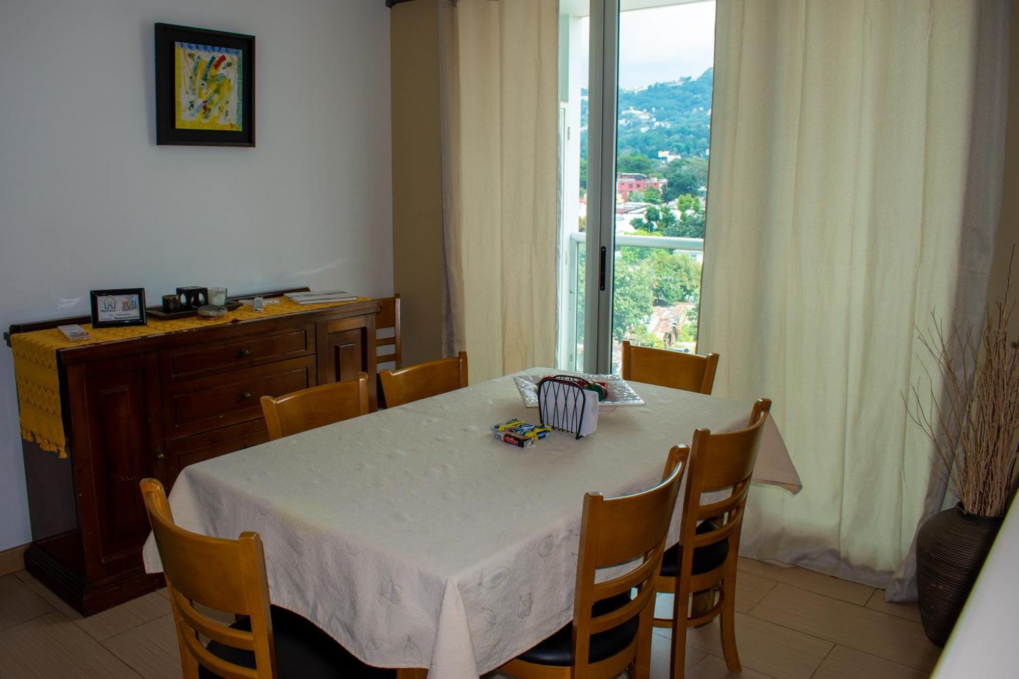 2 Rooms, 1 King Size bed, 64 Smart HDTV Guatemala-Stad Buitenkant foto